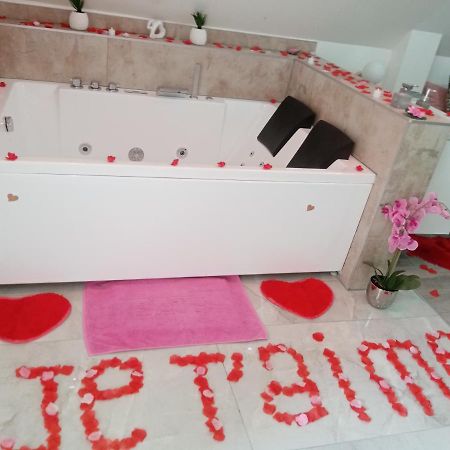 Studio Jacuzzi Au Centre กอลมาร์ ภายนอก รูปภาพ