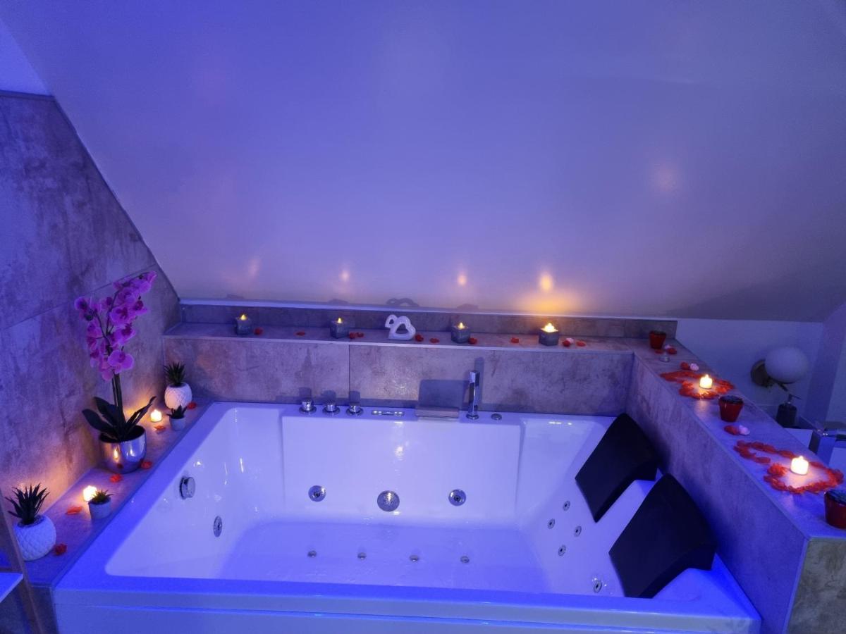Studio Jacuzzi Au Centre กอลมาร์ ภายนอก รูปภาพ