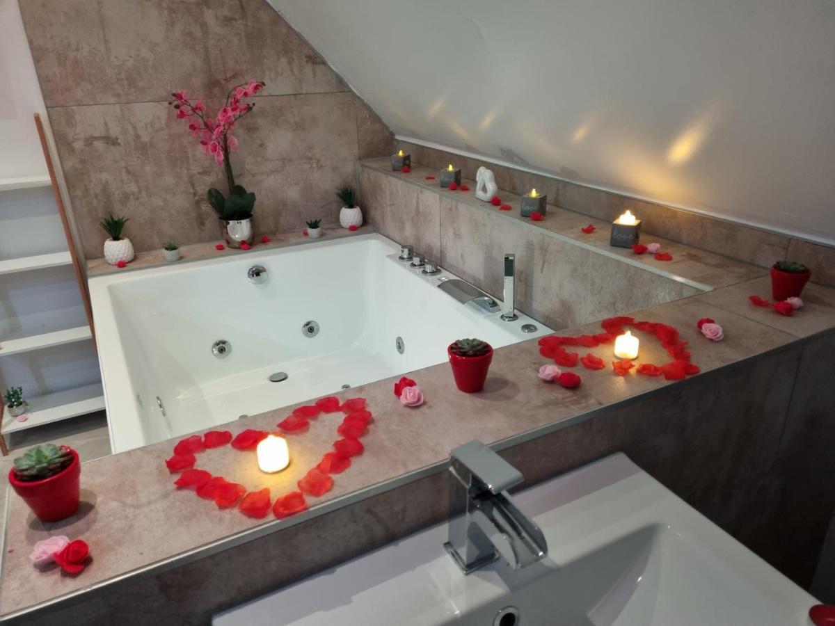 Studio Jacuzzi Au Centre กอลมาร์ ภายนอก รูปภาพ