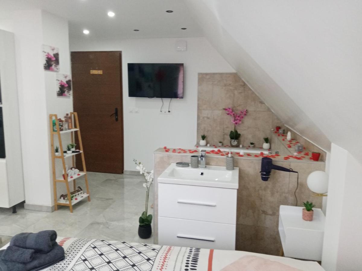 Studio Jacuzzi Au Centre กอลมาร์ ภายนอก รูปภาพ