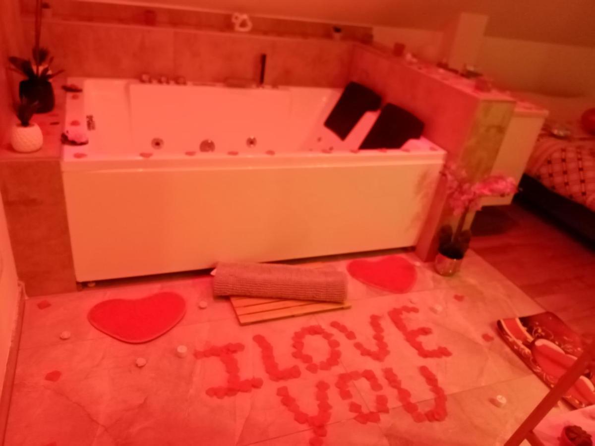 Studio Jacuzzi Au Centre กอลมาร์ ภายนอก รูปภาพ