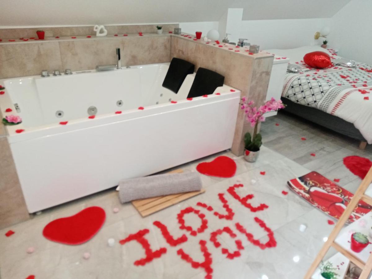 Studio Jacuzzi Au Centre กอลมาร์ ภายนอก รูปภาพ