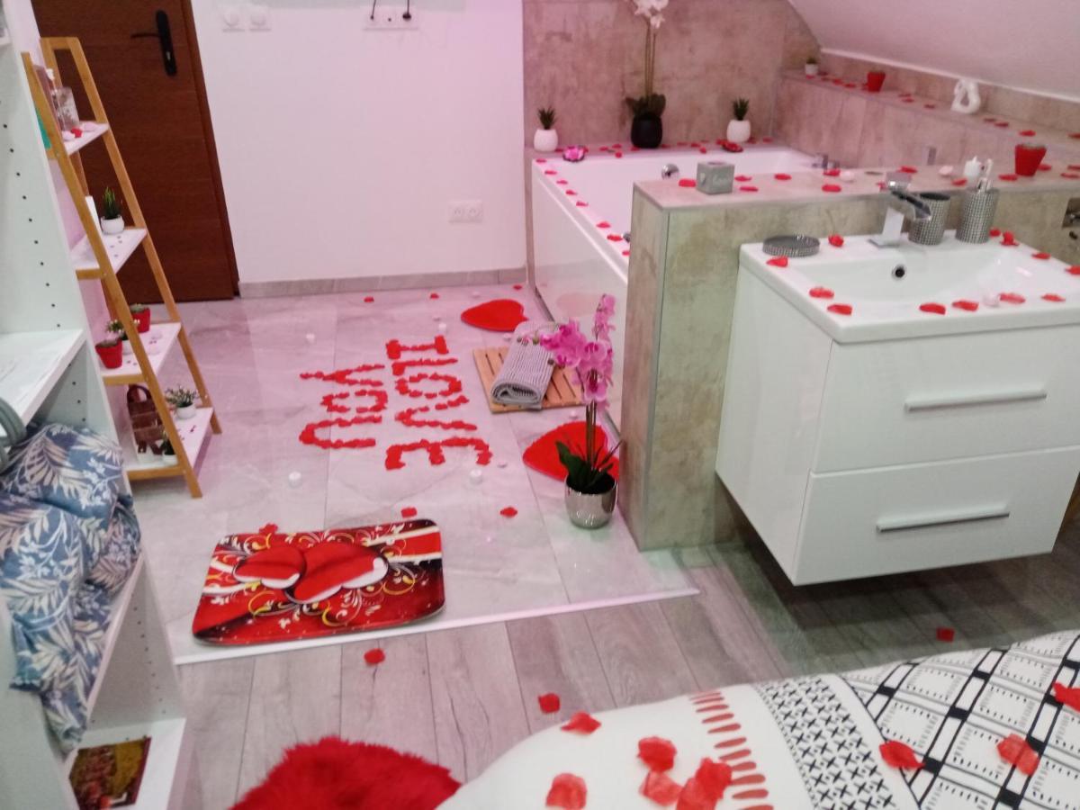 Studio Jacuzzi Au Centre กอลมาร์ ภายนอก รูปภาพ