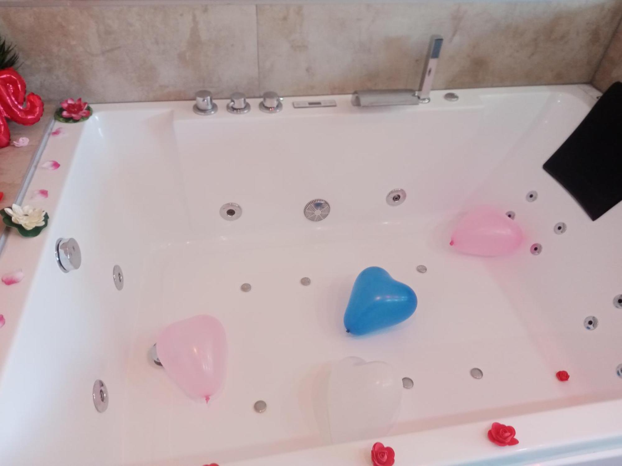 Studio Jacuzzi Au Centre กอลมาร์ ภายนอก รูปภาพ